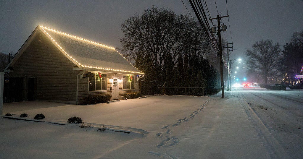 Winter storm snarls thousands of flights. Maps show the latest forecast