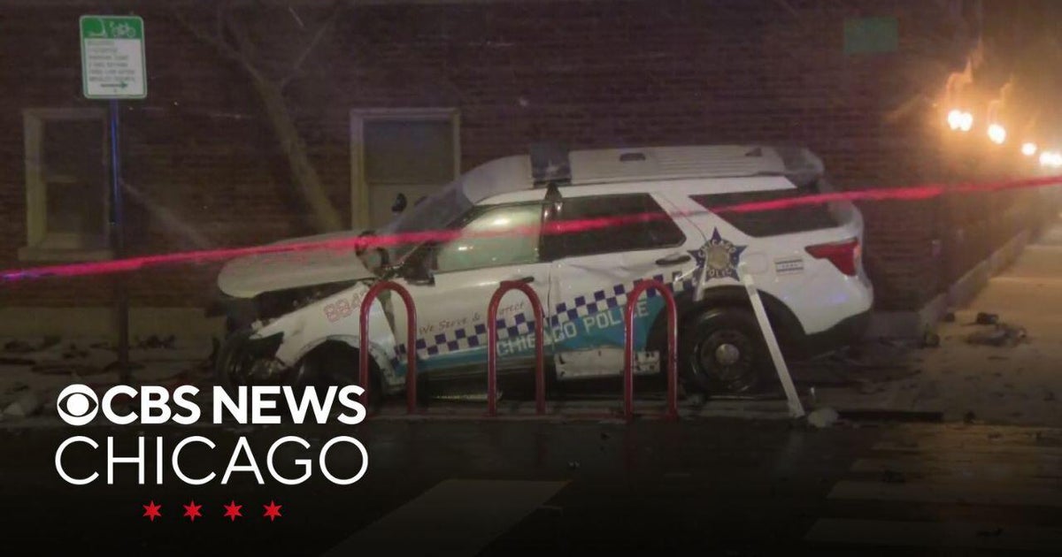 2 Chicago police officers injured when stolen vehicle hits squad car