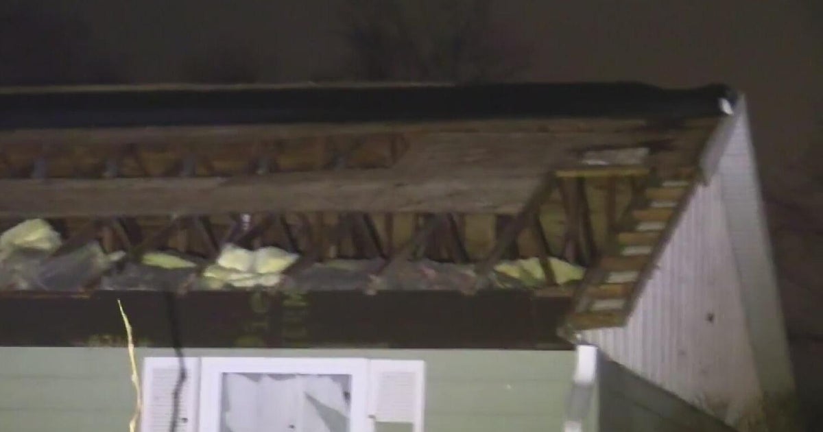 Severe weather leaves widespread damage, cause travel delays in Illinois