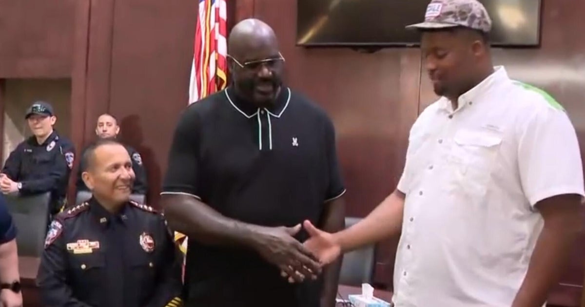 Shaq steps in to help 7-foot-3 police recruit trying to fulfill his dream