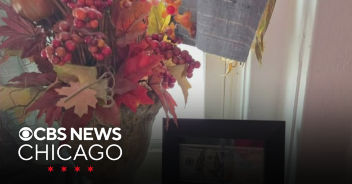 Swift, Kelce hands Arrowhead Stadium employee $600 tip on Christmas Day