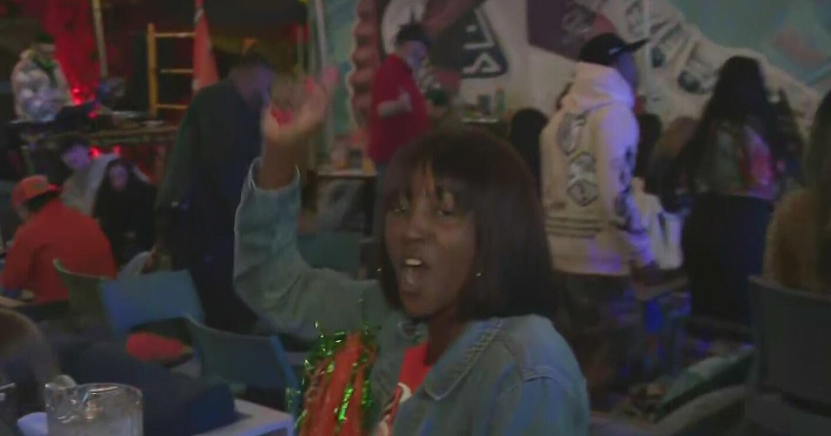 Miami Hurricanes fans showing up to cheer on team as it takes on Ohio State in Cotton Bowl