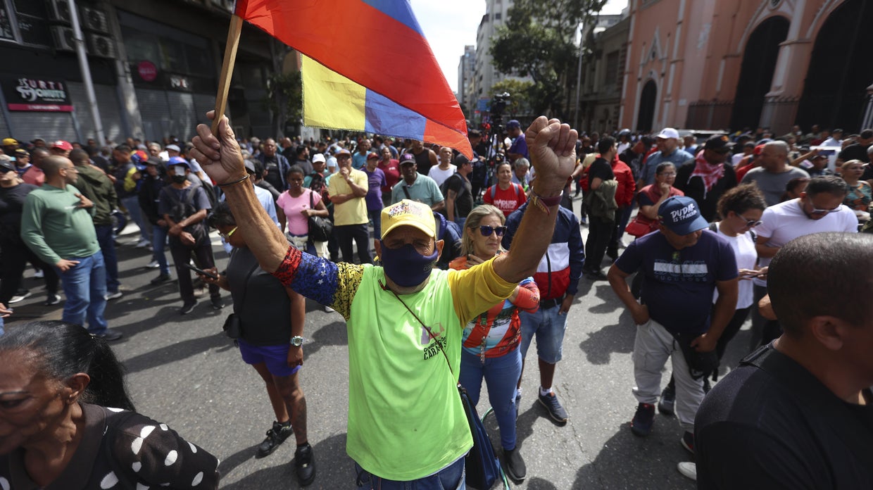 Venezuelans around the world react to Maduro's capture. See photos ...