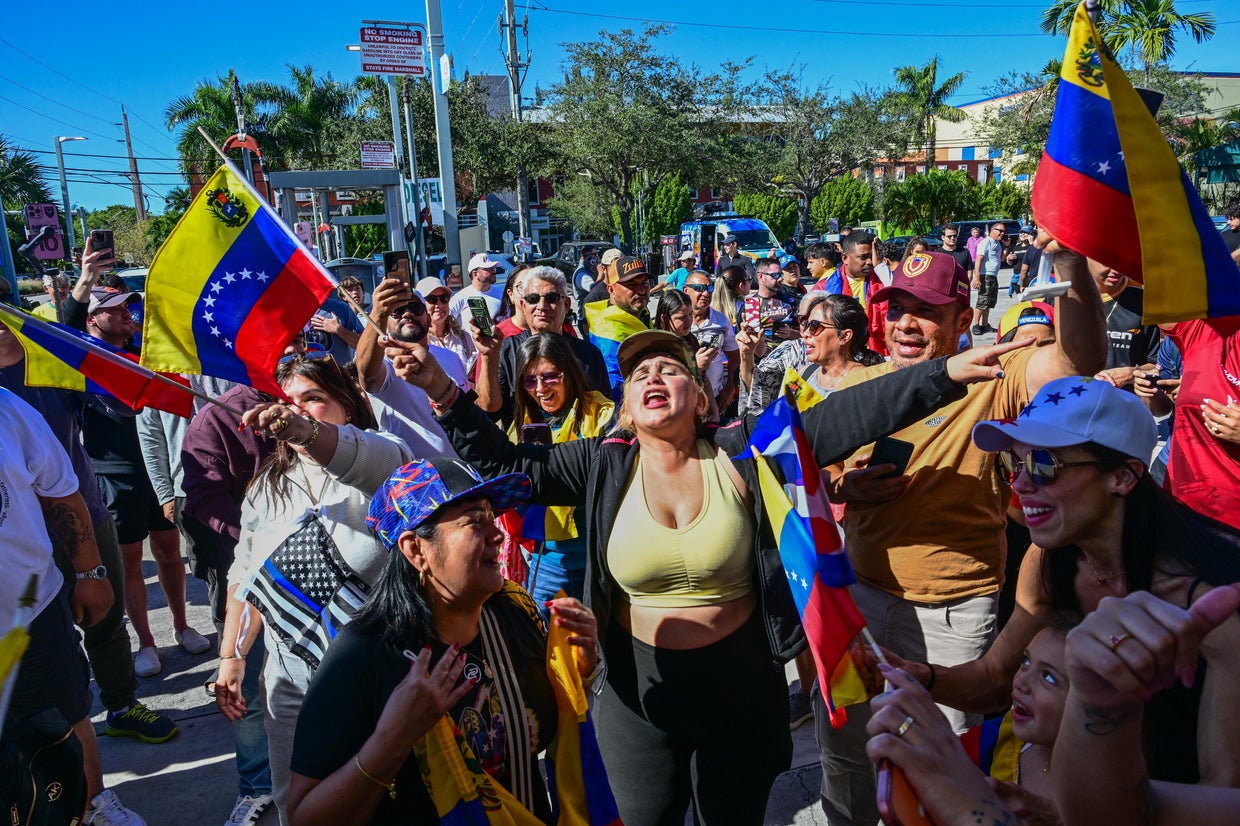 Venezuelans around the world react to Maduro's capture. See photos ...