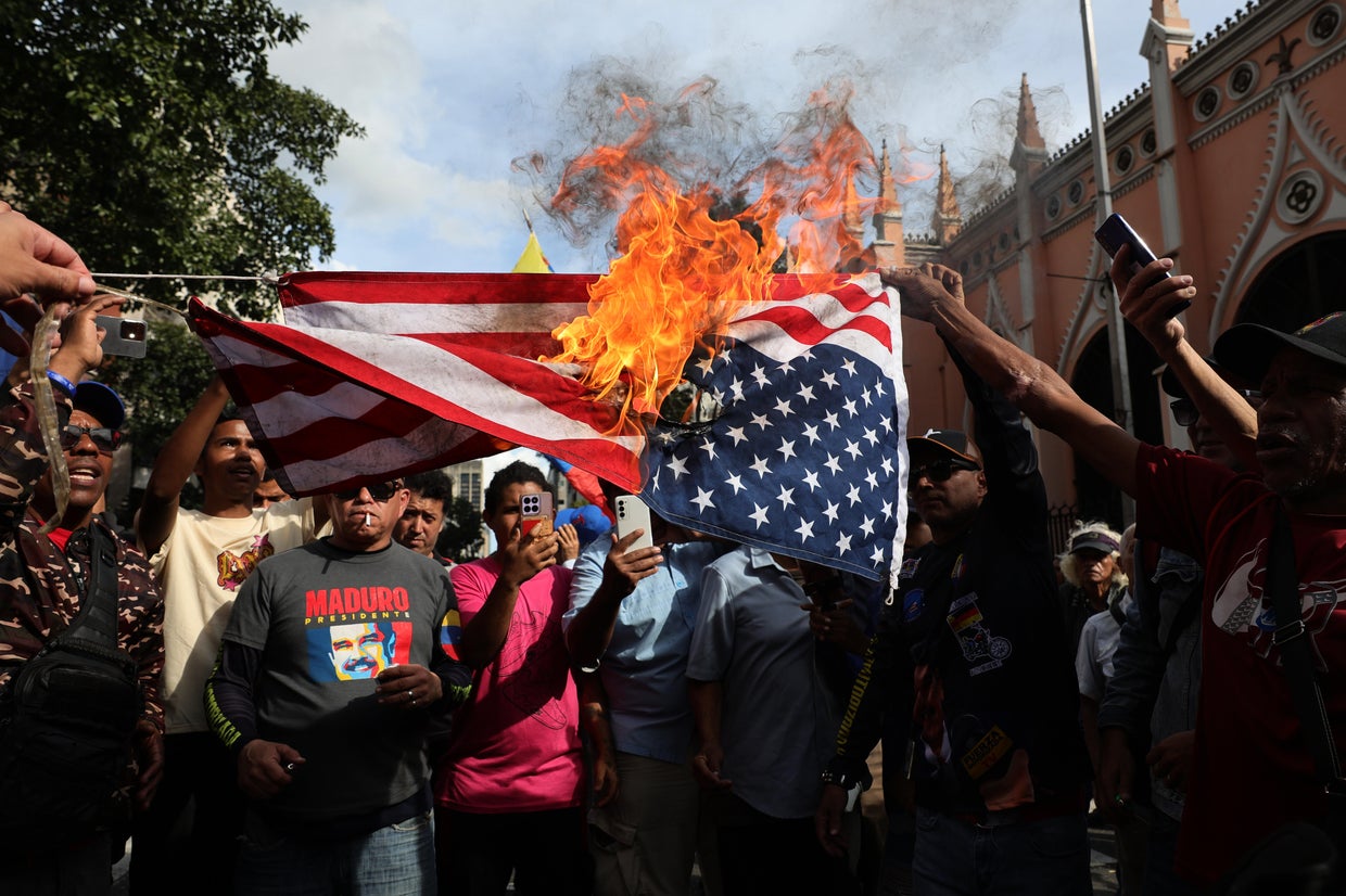 Venezuelans around the world react to Maduro's capture. See photos ...