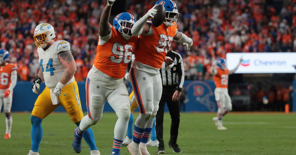 Broncos secure AFC's top playoff seed with 19-3 win over Chargers - CBS ...