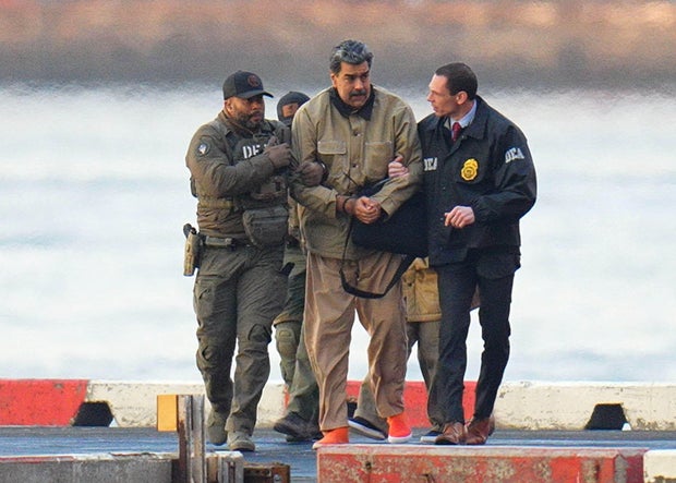Nicol&aacute;s Maduro is seen in handcuffs in New York 