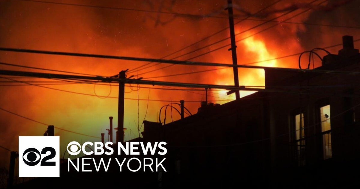 Hundreds of FDNY personnel descend on 5-alarm Queens fire - CBS New York