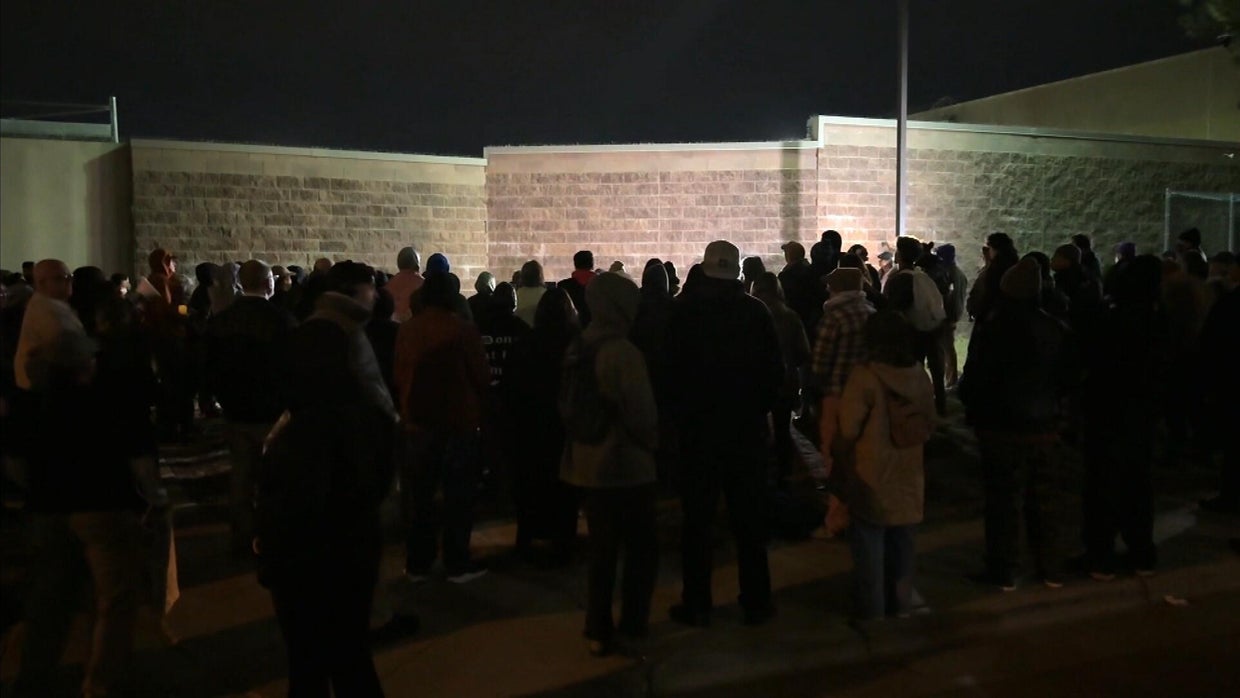 Colorado immigration advocates rally after Minneapolis ICE shooting ...