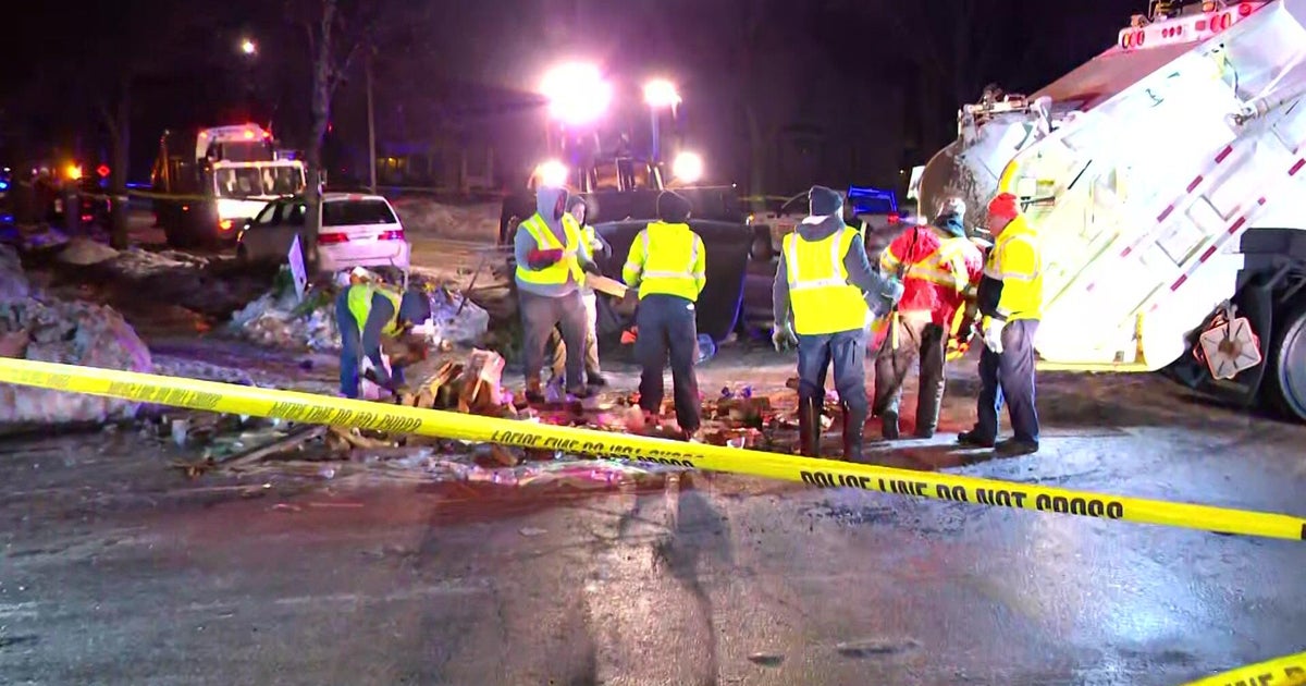 Minneapolis crews remove barrier around Renee Good memorial