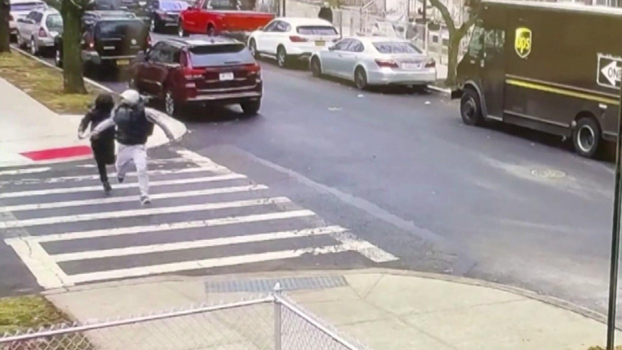 NYC teen stabbed to death as pizzeria fight spills onto street, Queens ...
