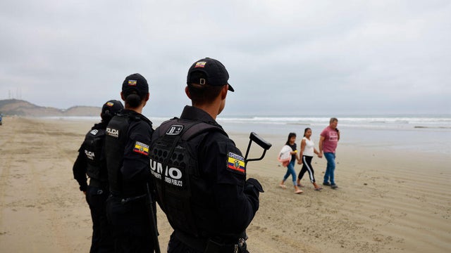 Ecuadorians Vote For President in Runoff Between Gonzalez and Noboa 