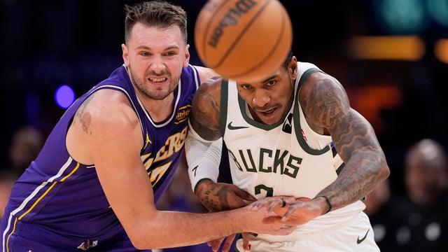 APTOPIX Bucks Lakers Basketball 