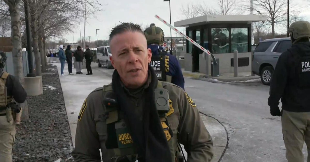 Командирът на граничния патрул Грегъри Бовино защити действията и обучението