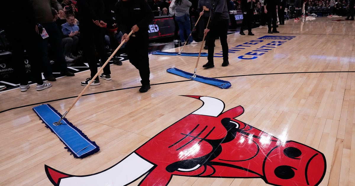 How a slippery court led to a grueling stretch for the Bulls and Heat: 4 games in 5 days await