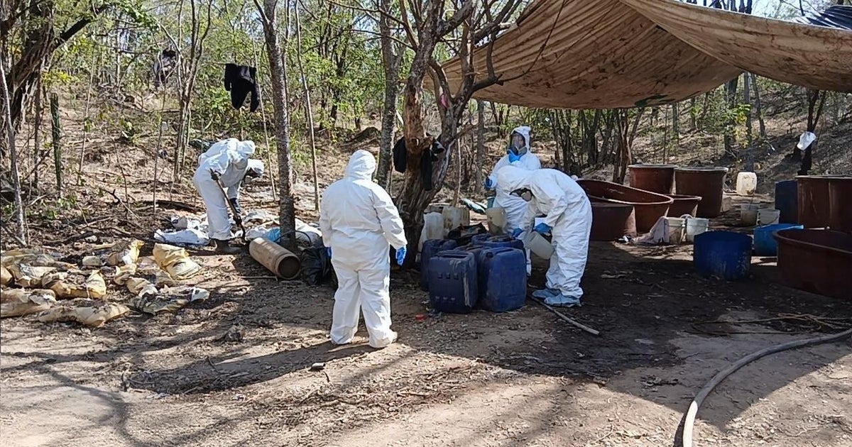 Повече от 1500 паунда метамфетамин бяха иззети от тайни лаборатории