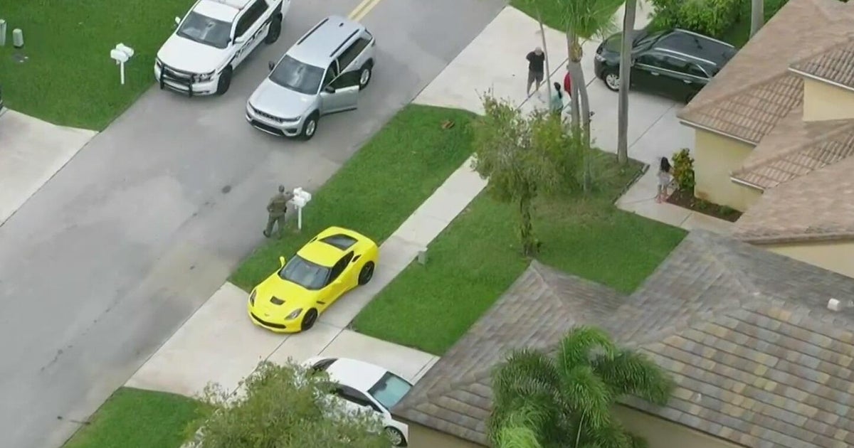 Deputy dragged by car in Pembroke Pines, sheriff's office says - CBS Miami