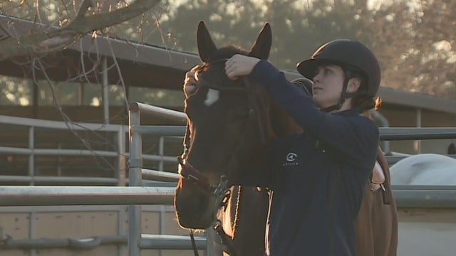 uc-davis-equestrian-team.jpg 
