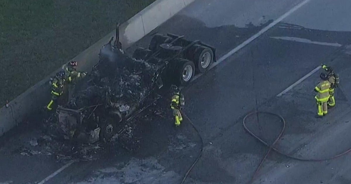 Car catches fire on Turnpike in Northwest Miami-Dade - CBS Miami