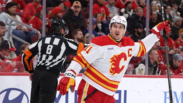 Calgary Flames v Chicago Blackhawks 