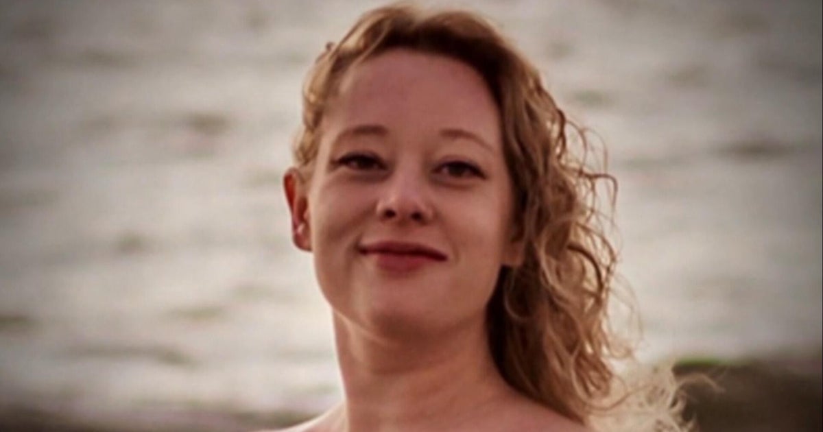 Renee Good was shot 4 times by ICE officer and received paramedic help 5 minutes after, reports show