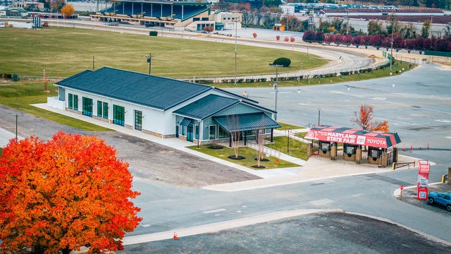photo-1-harvest-hall-at-md-state-fairgrounds-exterior-york-road-side-photo-credit-kinsley-construction.jpg 