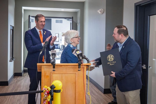 fb-photo-3-md-state-fair-harvest-hall-ribbon-cutting-ceremony-balto-co-exec-klausmeier-presents-ceremonial-citation-to-msf-gm-david-gordon-while-u-s-senator-johnny-o-looks-on-courtesy-md-state-fair.jpg 