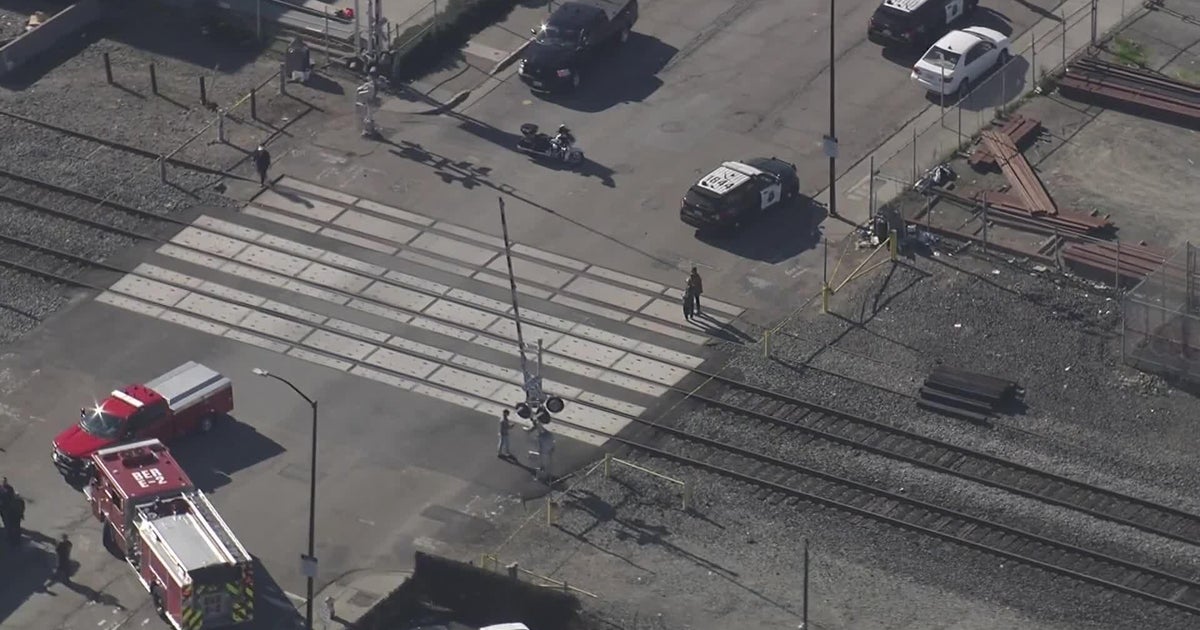 Watch: Scene of fatal train vs. pedestrian collision in Berkeley - CBS ...