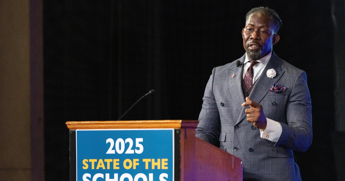 Бившият началник на най големия училищен район в Айова се