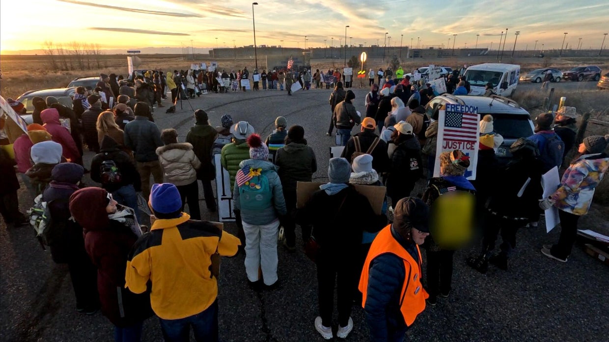 Hudson community members, allies rally in eastern Colorado against ICE ...
