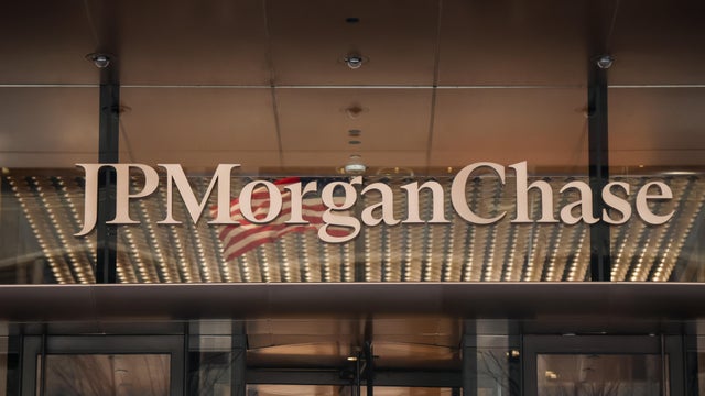 Trump Blasts Dimon, Threatens To Sue JP Morgan Over Debanking 
