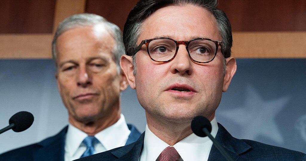 Камарата на представителите изменя пакета за финансиране, за да отмени закона, позволяващ на сенаторите да съдят за $500 000, задръствайки горната камара