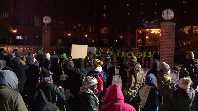 story-2-umn-hotel-protest-vo-wcco9nlb-00-00-1410.jpg 