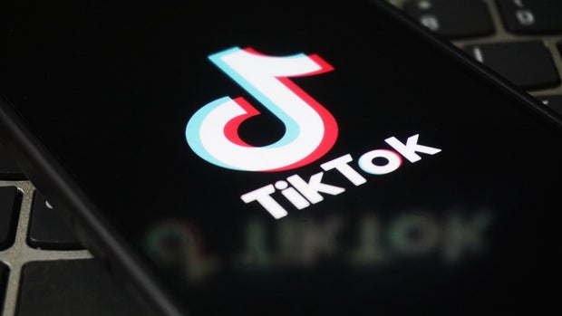 cbsn-fusion-tiktok-finalizes-deal-to-avoid-a-us-ban-thumbnail.jpg 