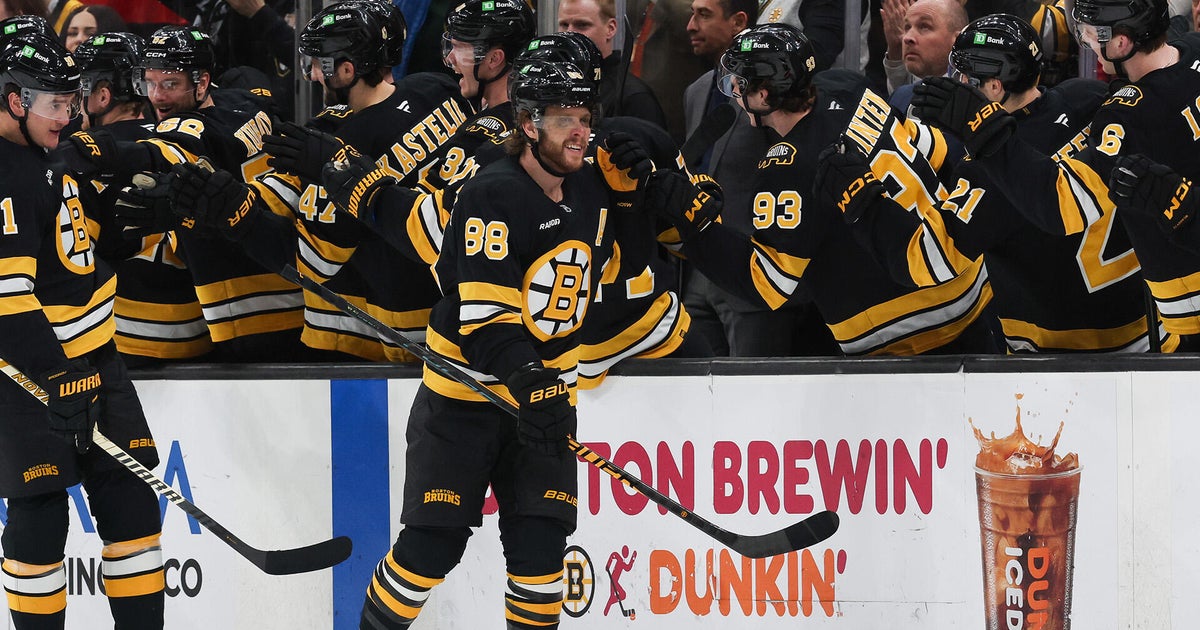 Bruins strike early, hold off Golden Knights 4-3 for 9th win in 11 games