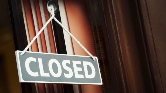 A shop doorway with a Closed sign. 
