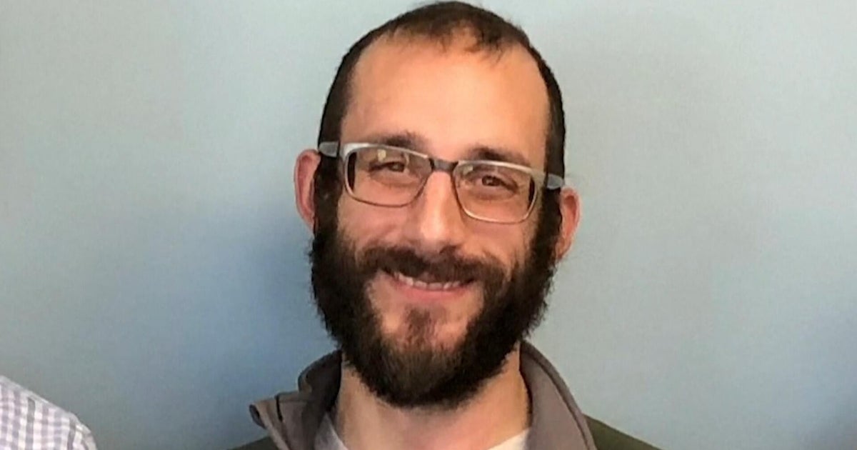 Videos and witnesses of fatal Minneapolis shooting at odds with Trump administration's statements