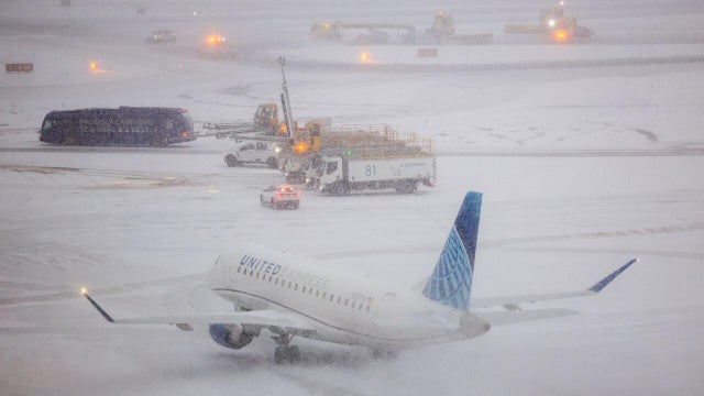 laguardia-snow.jpg 