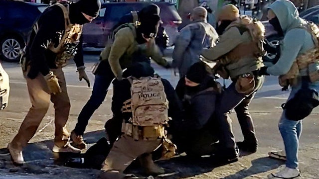 Federal officers at scene of shooting in Minneapolis 