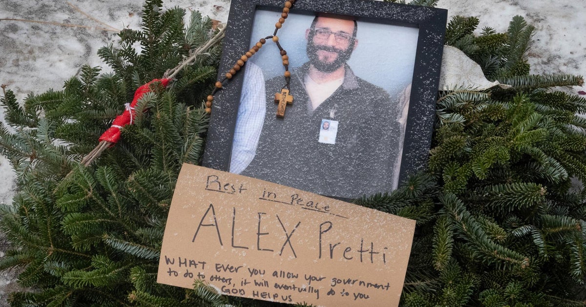 Updates on Alex Pretti killing in Minneapolis, White House response