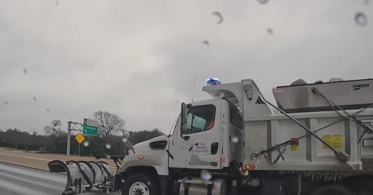 TxDOT crews out in force, continuing to treat roads - CBS Texas