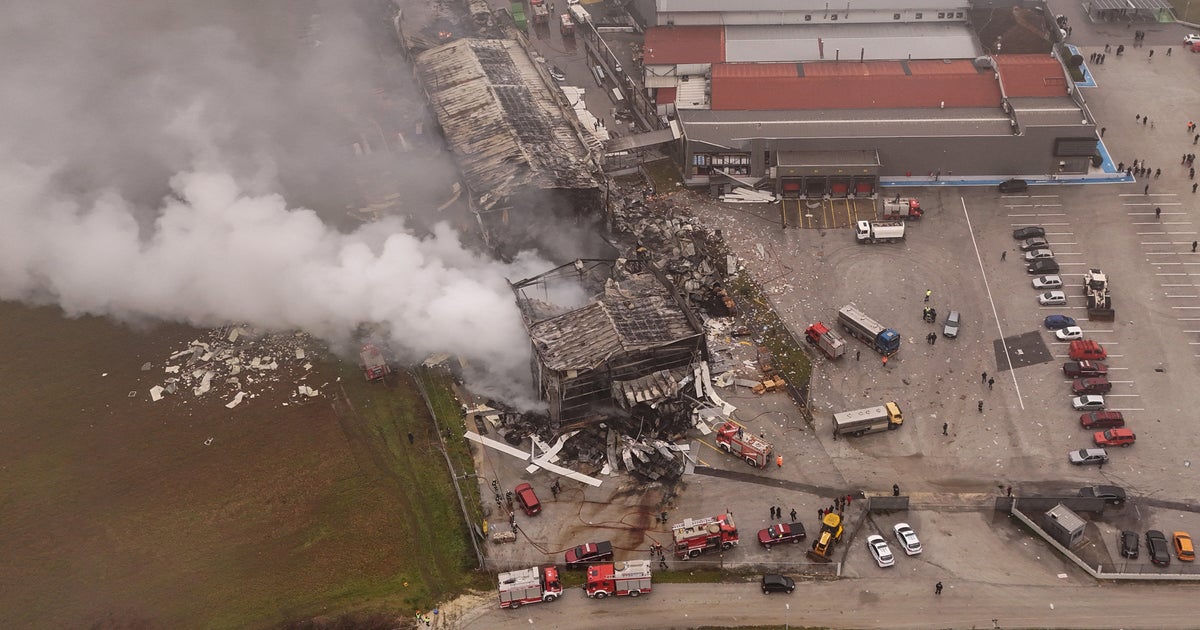Експлозия и пожар във фабрика за бисквити в Гърция убиха 4 жени, 1 е изчезнала