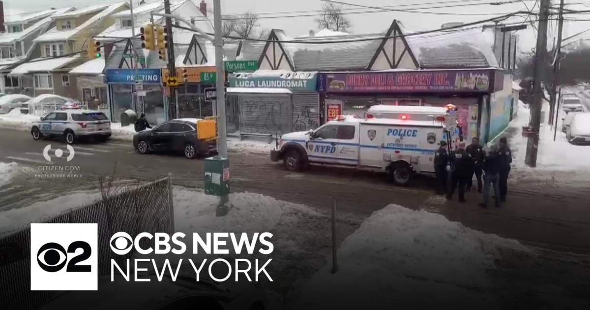 Man shot by police in Queens - CBS New York