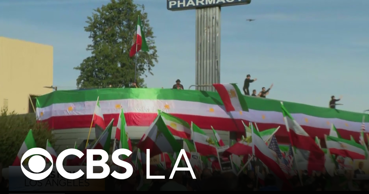 Iran solidarity rally held in Woodland Hills