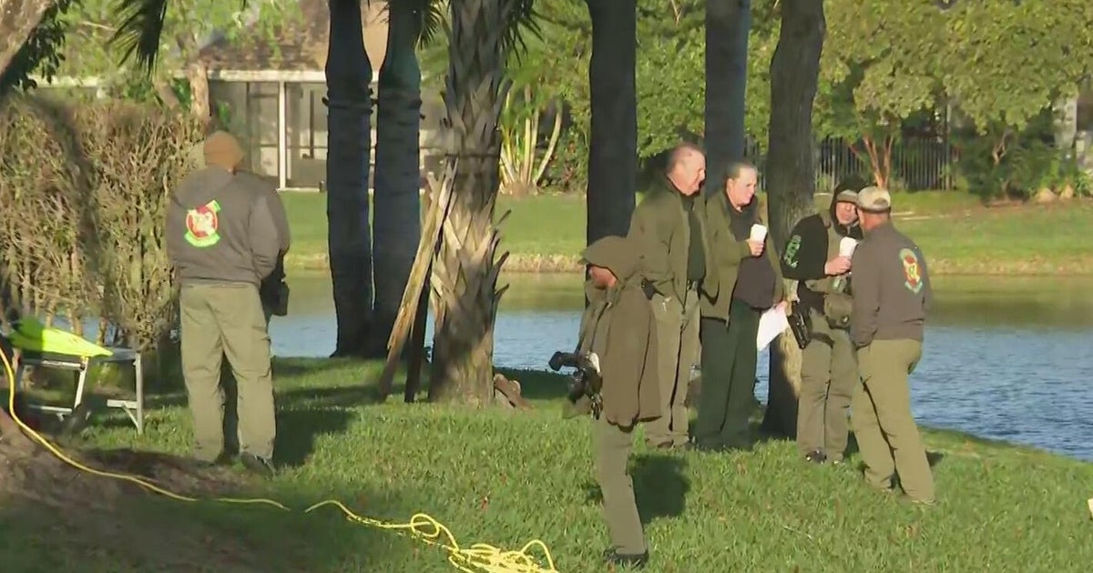 Broward Sheriff’s Office dive team conducting investigation in Deerfield Beach lake