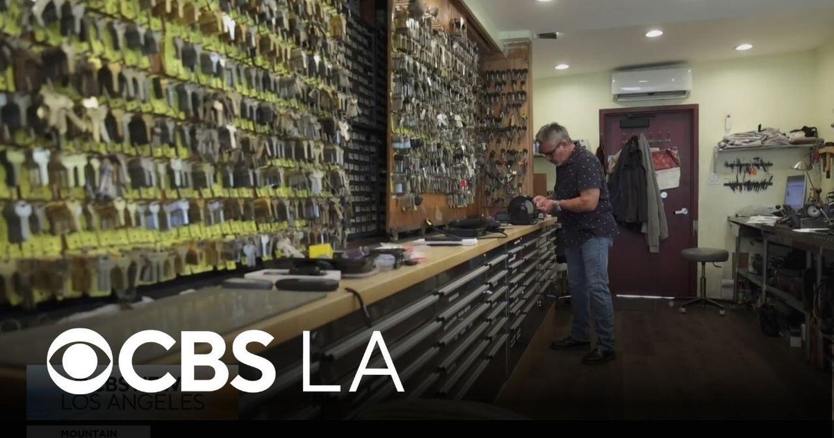 North Hollywood locksmith business at risk of losing permit - CBS Los ...