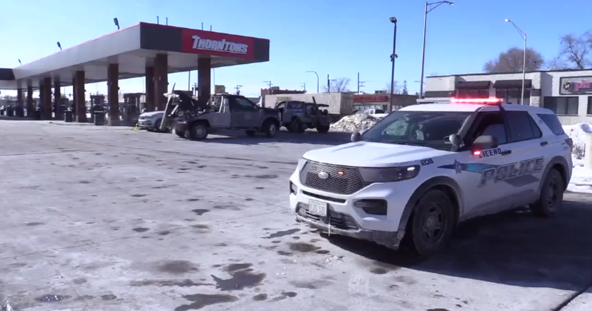 2 men injured, 1 by gunfire, in fight in Cicero, Illinois