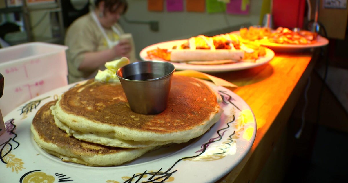 Minneapolis cafe offering free meals until ICE leaves city