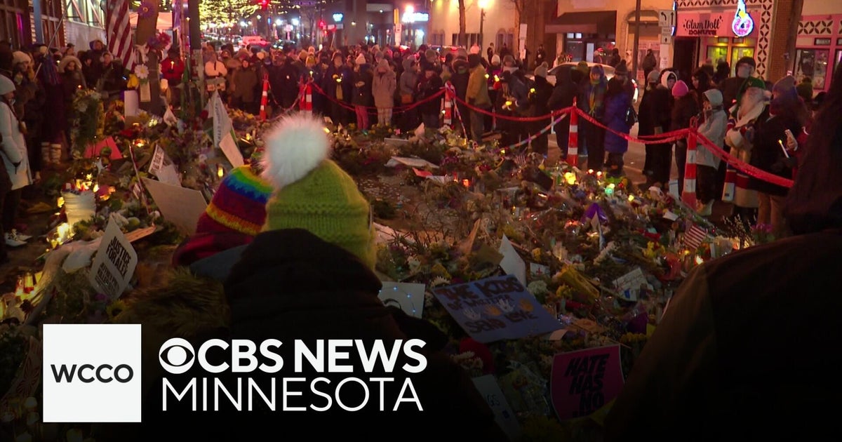 Nurses honor Alex Pretti at memorial site