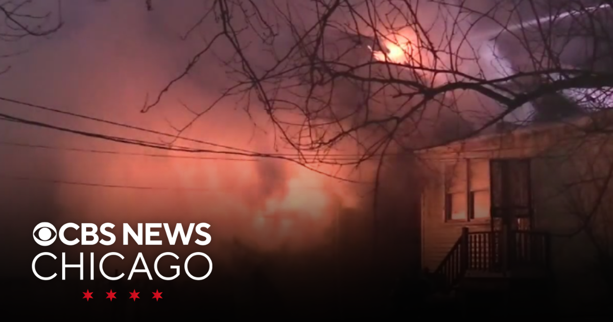 2 fires break out on Chicago's Southwest Side, 1 leaves woman dead ...